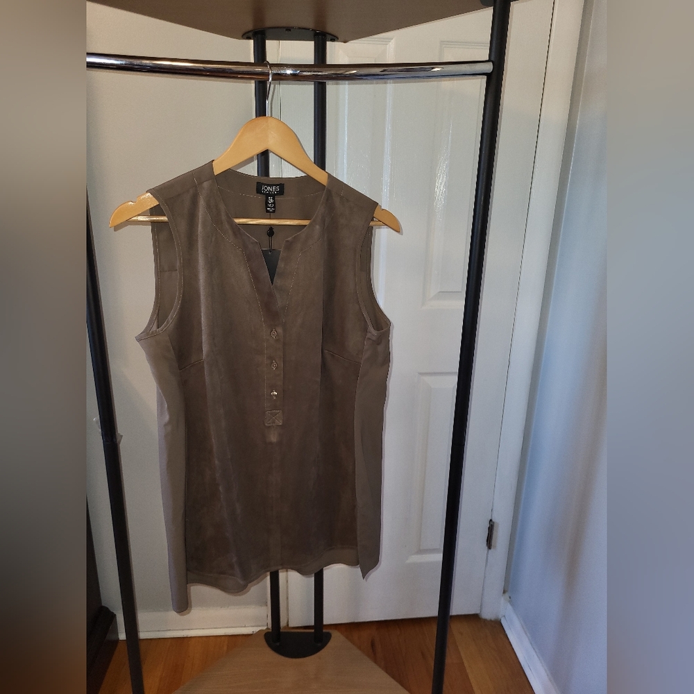 Jones New York Taupe Sleeveless Blouse